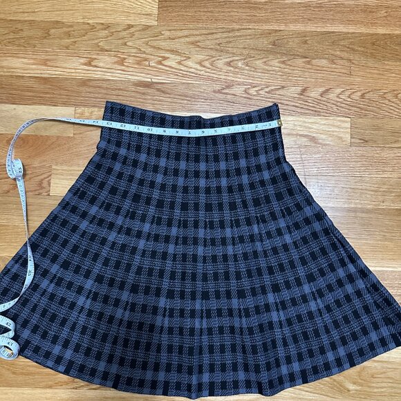 Classic Concepts Plaid Knit skirt - Picture 7 of 8